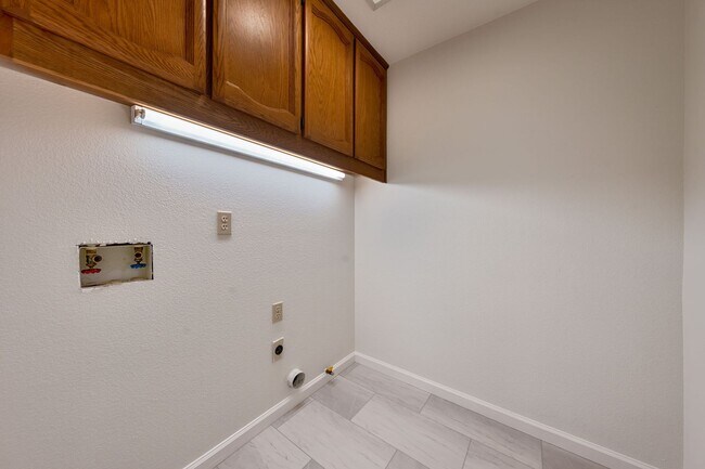 Building Photo - Updated 3 Bedroom Home with 3-Car Garage i...