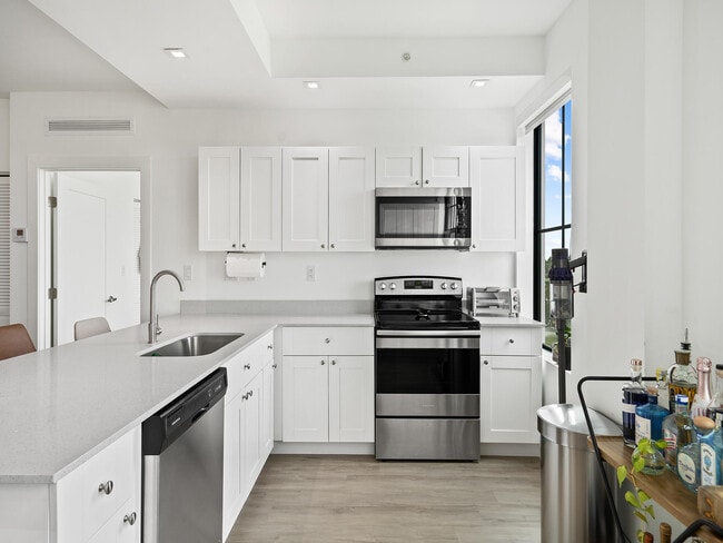 Building Photo - 4100 SW 64th Ave