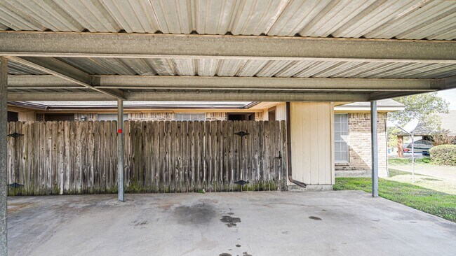 Building Photo - E 105-107 Eldorado