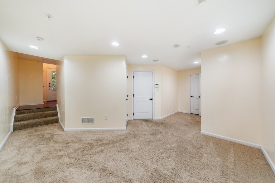 Building Photo - 3114 Raintree Dr