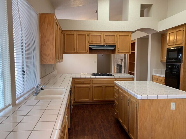 Building Photo - 8409 Tamworth St - SW - Beautiful 3 + Offi...