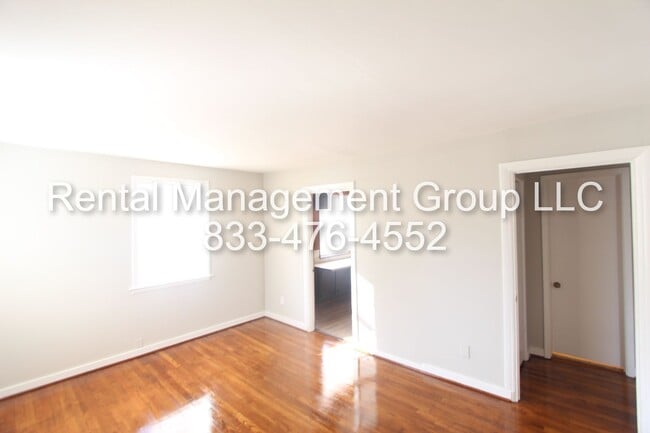 Building Photo - 3 Bedroom 1.5Bath - New On The Market! Better Hurry To See This One!!