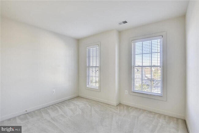 Building Photo - 12923 Benton Park Cir