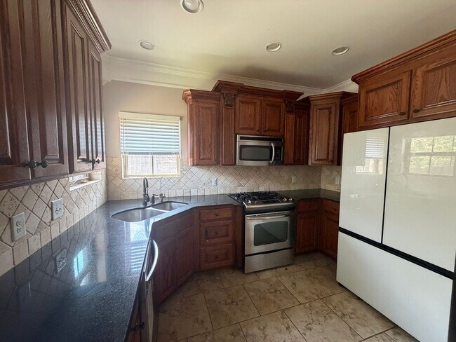 Building Photo - Gorgeous 3 Bedroom North Bossier Home