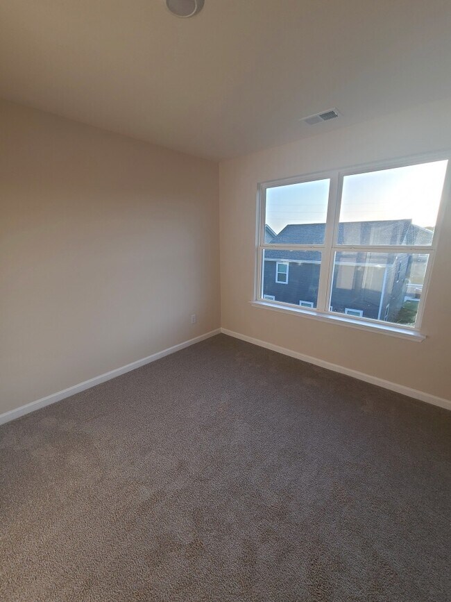 Building Photo - 8079 Logan Dr