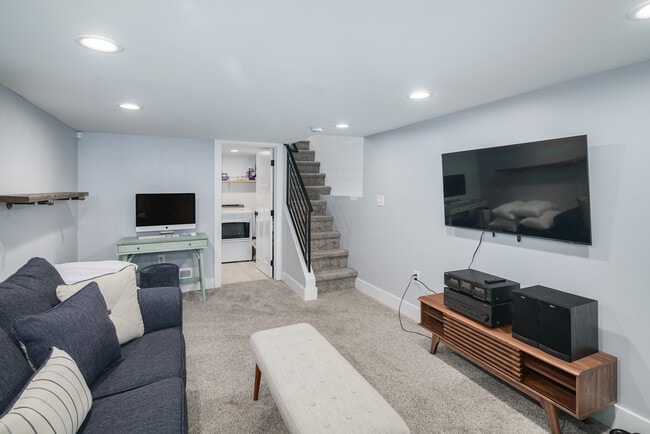 Building Photo - 2223 Taggert St