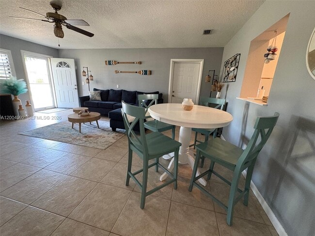 Building Photo - 333 Palm Cir