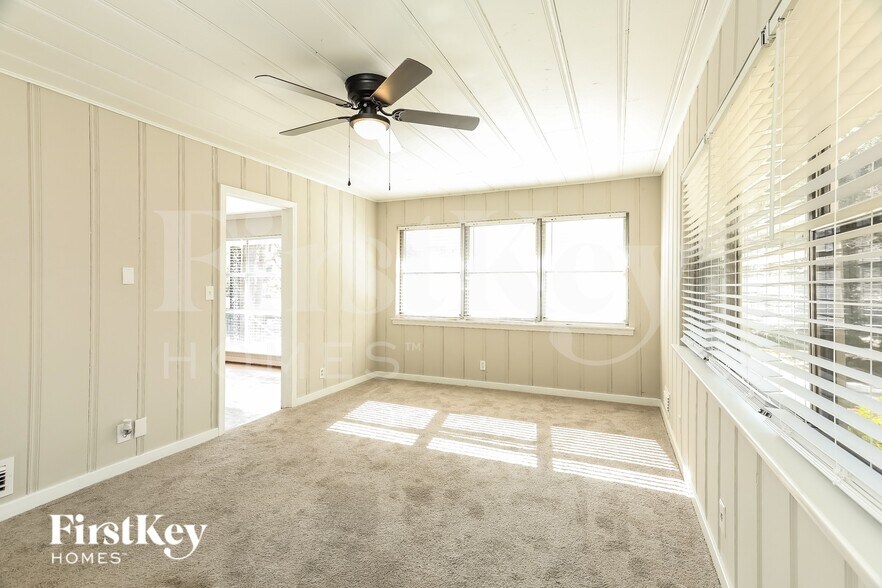 Building Photo - 3364 Valley Park Dr