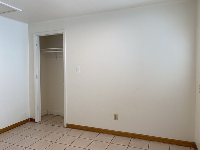 Building Photo - STUDENTS WELCOME! Cute 4-Bedroom / 1-Bath Home w/ Spacious Fenced Yard