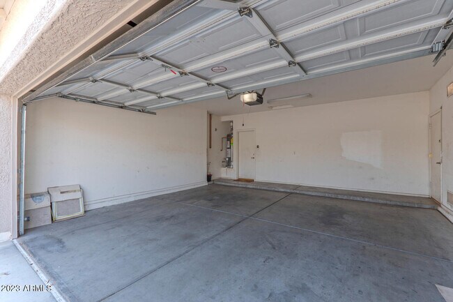 Building Photo - 11605 W La Reata Ave