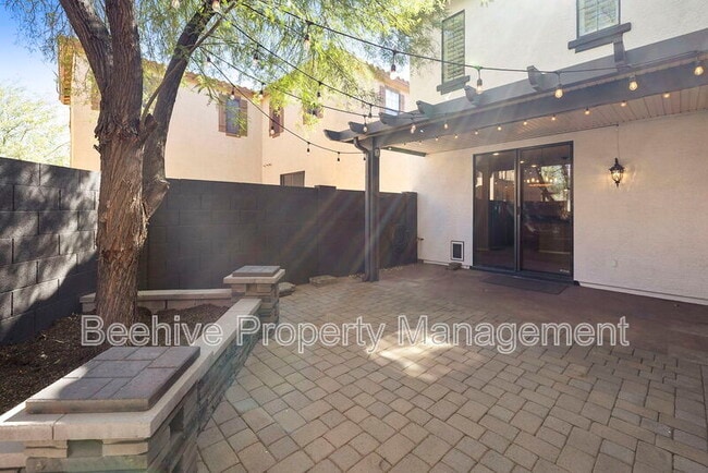 Building Photo - 2314 W Jake Haven