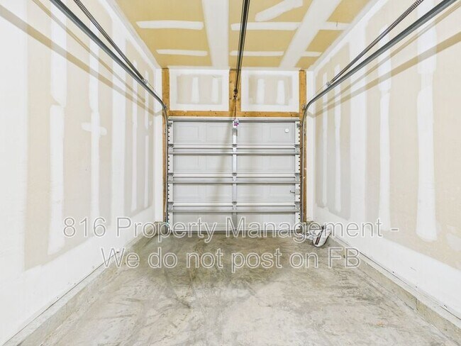 Building Photo - 8164 Drury Ave