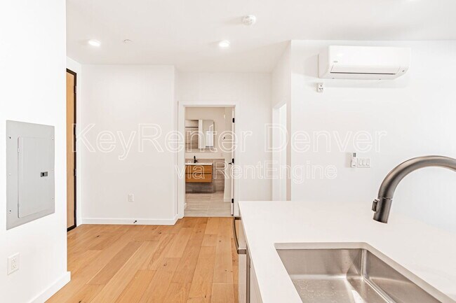 Building Photo - 1601 Park Ave