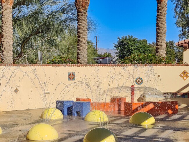 Building Photo - 520 Calle Vibrante