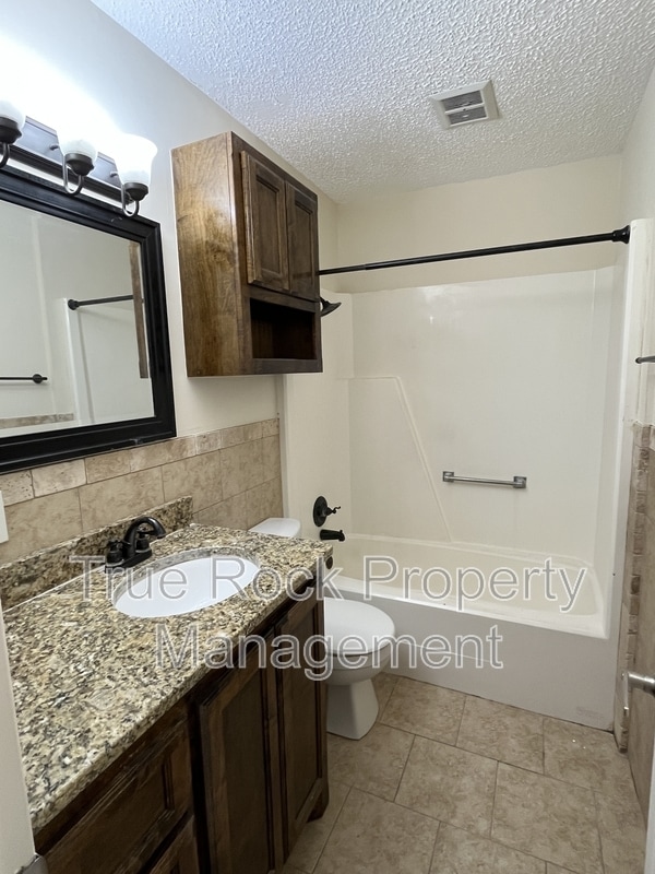 Building Photo - 14145 Cr 3500 Lp