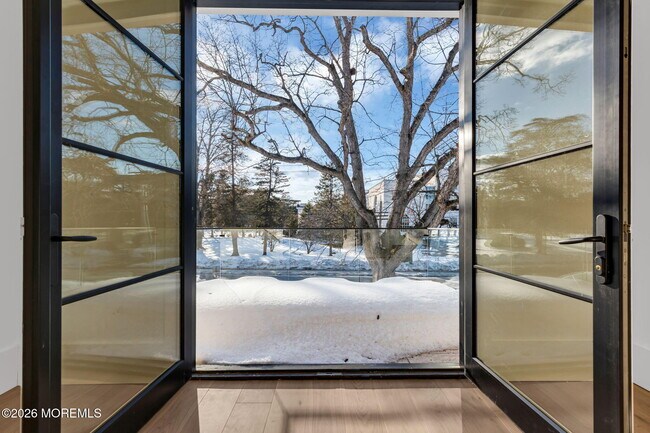 Building Photo - 497 Norwood Ave