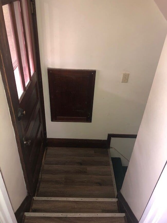 Building Photo - $1,350| 3bd 2Ba|1621 Badger | Available 11...