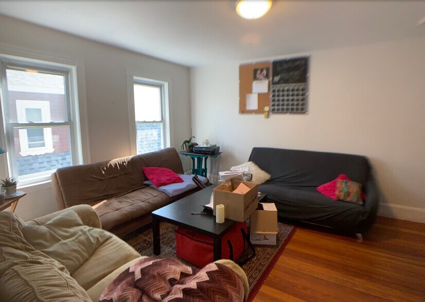 Building Photo - 197 College Ave