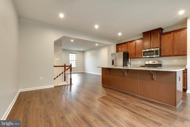 Building Photo - 2805 Fredericksburg Rd