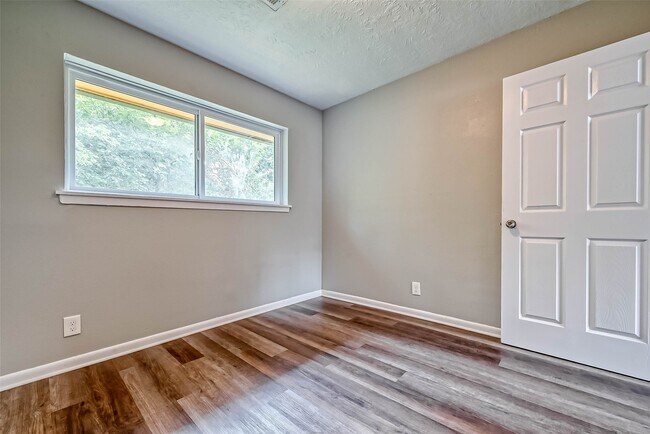 Building Photo - 5606 Elm Spring Dr
