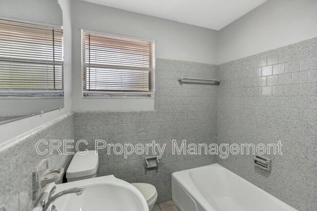 Building Photo - 1635 Memminger Ave