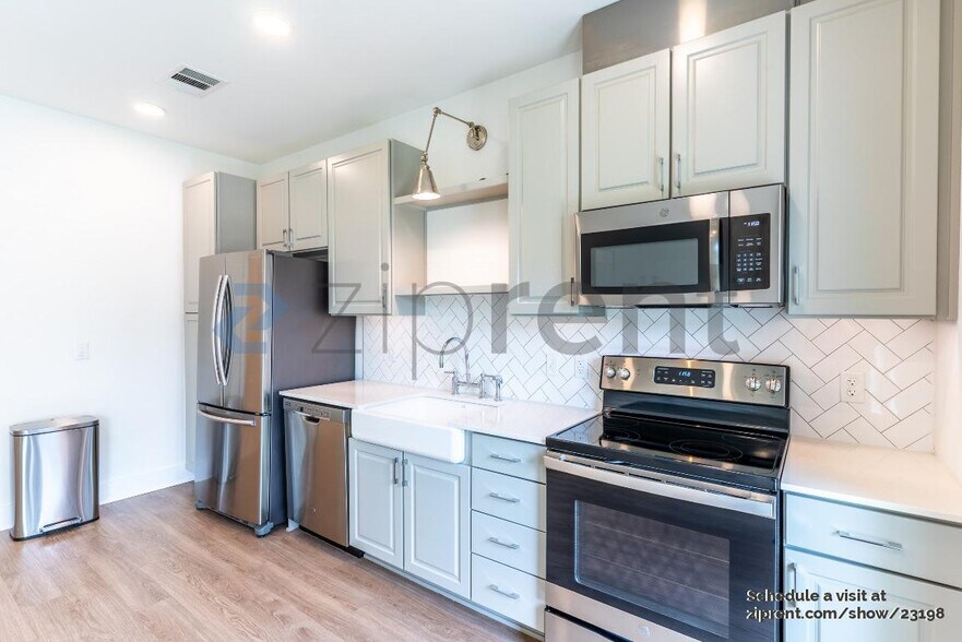 Building Photo - 4704 Sunset Trail