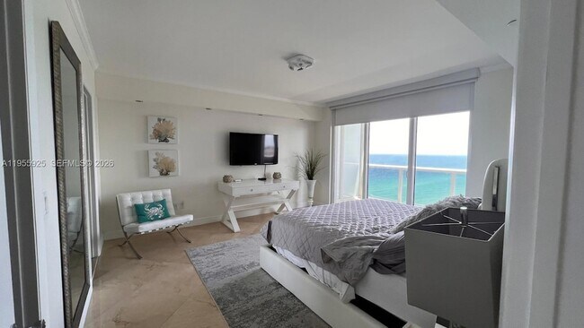 Building Photo - 1830 S Ocean Dr