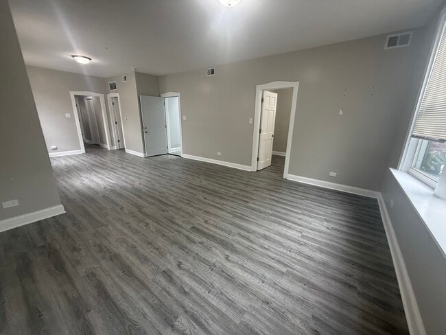 Building Photo - 5319 W Fullerton Ave