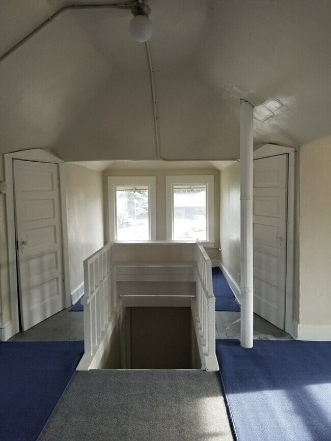 Building Photo - 1205 W Yakima Ave