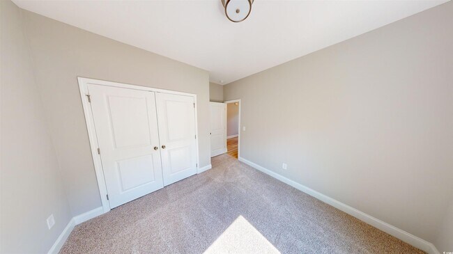 Building Photo - 1060 Moen Lp