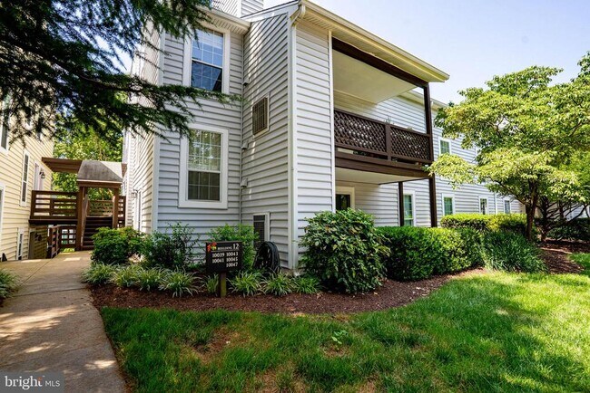 Primary Photo - 10039 Oakton Terrace Rd