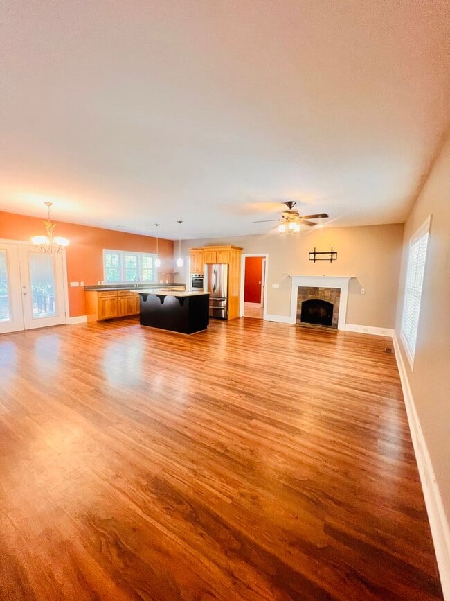 Building Photo - Tucked Away 3 Bedroom Gem on Private Road ...