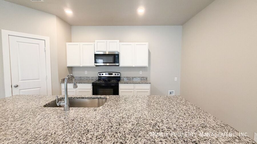 Building Photo - 2139 Kokomo Ave