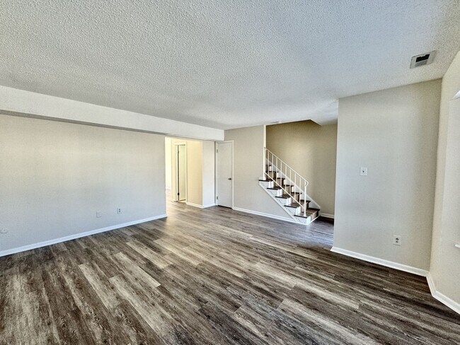 Building Photo - 3-Bedroom Townhome READY NOW!! Fresh Paint...