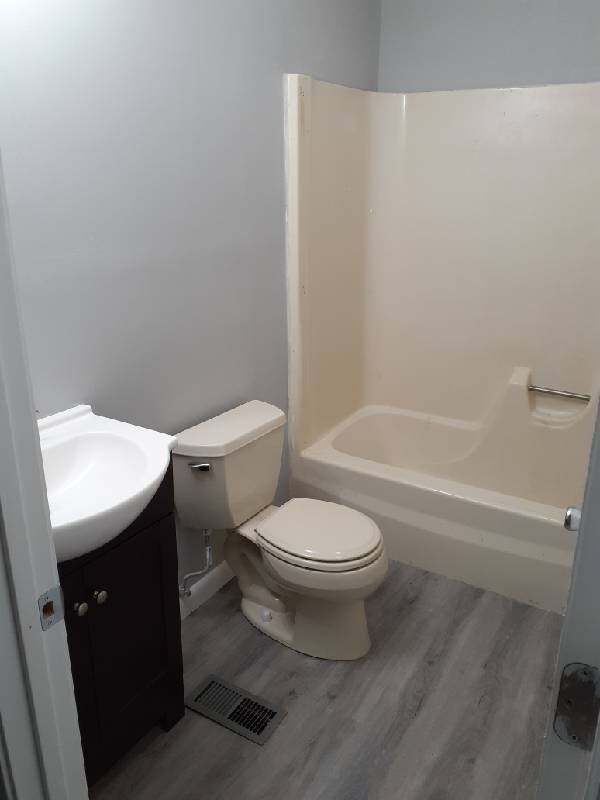 Building Photo - 523 Sleepy Hollow Rd