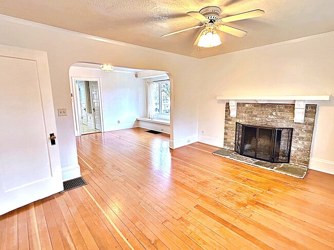 Building Photo - 858 N Stafford St