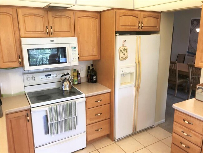 Building Photo - 6028 Oak Creek Ln