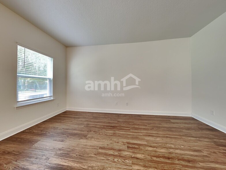 Building Photo - 3120 Creek Village Ln