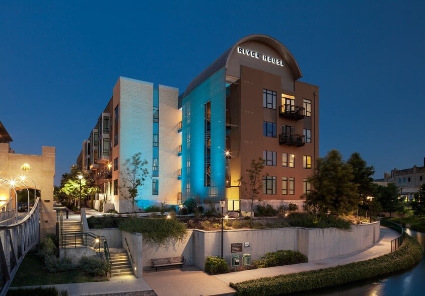 Primary Photo - River House