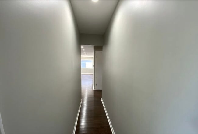 Building Photo - 4642 Hawthorne Ave
