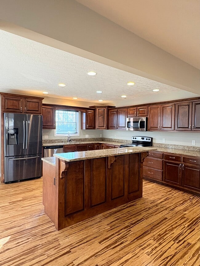 Building Photo - 968 Brookwood Dr