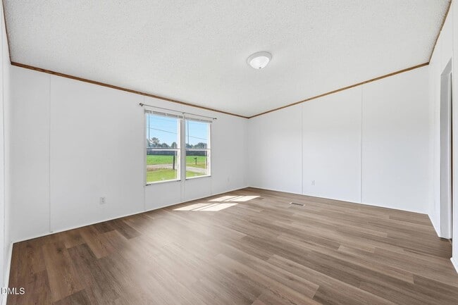 Building Photo - 1385 Live Oak Rd