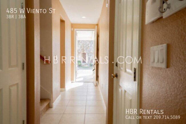 Building Photo - 485 W Viento St