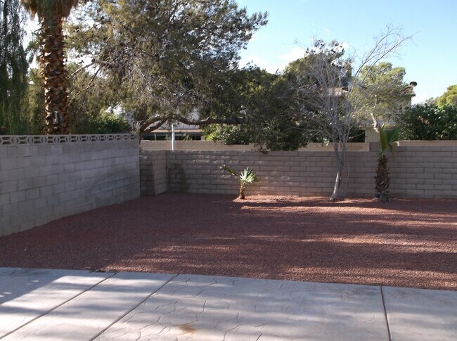 Building Photo - 7245 Great Oak Ave