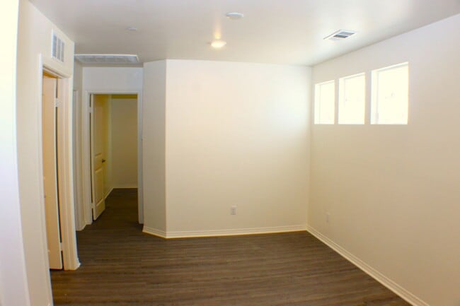 Building Photo - Stunning Redlands Home For Rent
