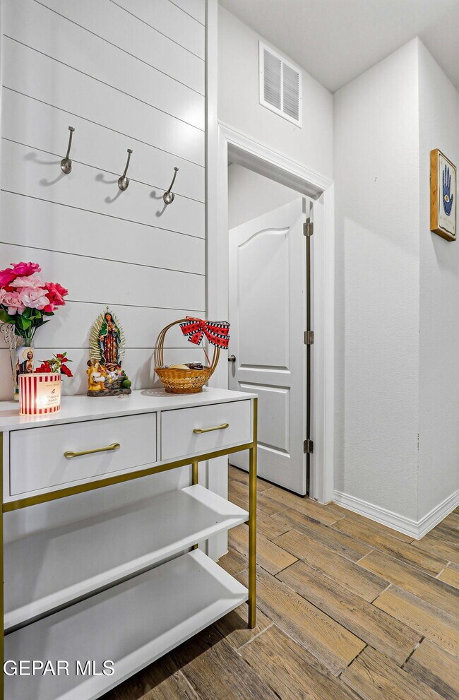 Building Photo - 6166 Hidden Psge Ave