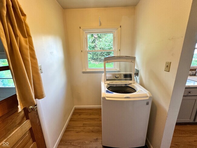 Building Photo - 9 Paradise Ln