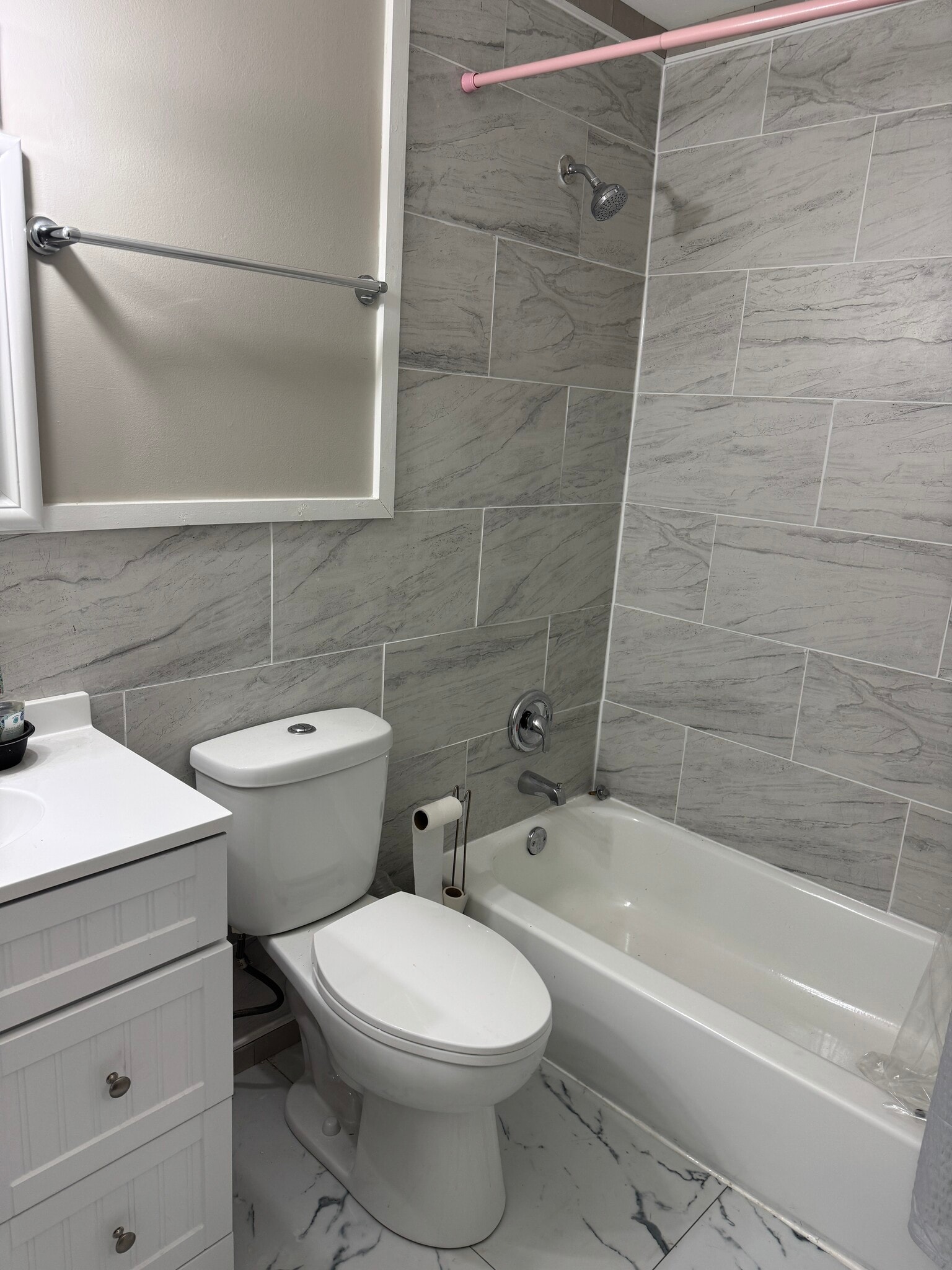 Building Photo - 252 Shorewood Dr