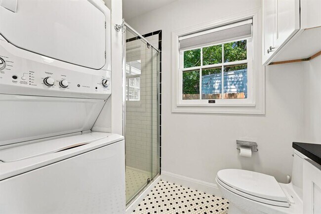 Building Photo - 811 E 45th St