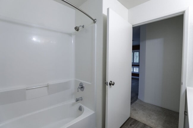 Building Photo - Rarely Available !  Beautiful 3-Bedroom Corner Unit – Pet Friendly & Spacious!